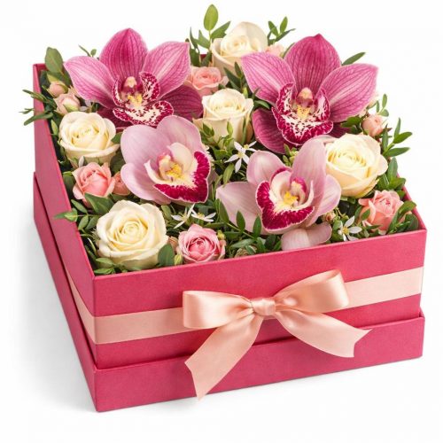 Цветочная композиция в коробке «Любовный шарм»